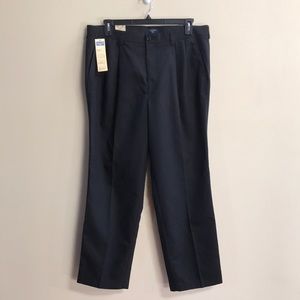 NWT Dockers Pleated Relaxed Fit Pants 38 x 32